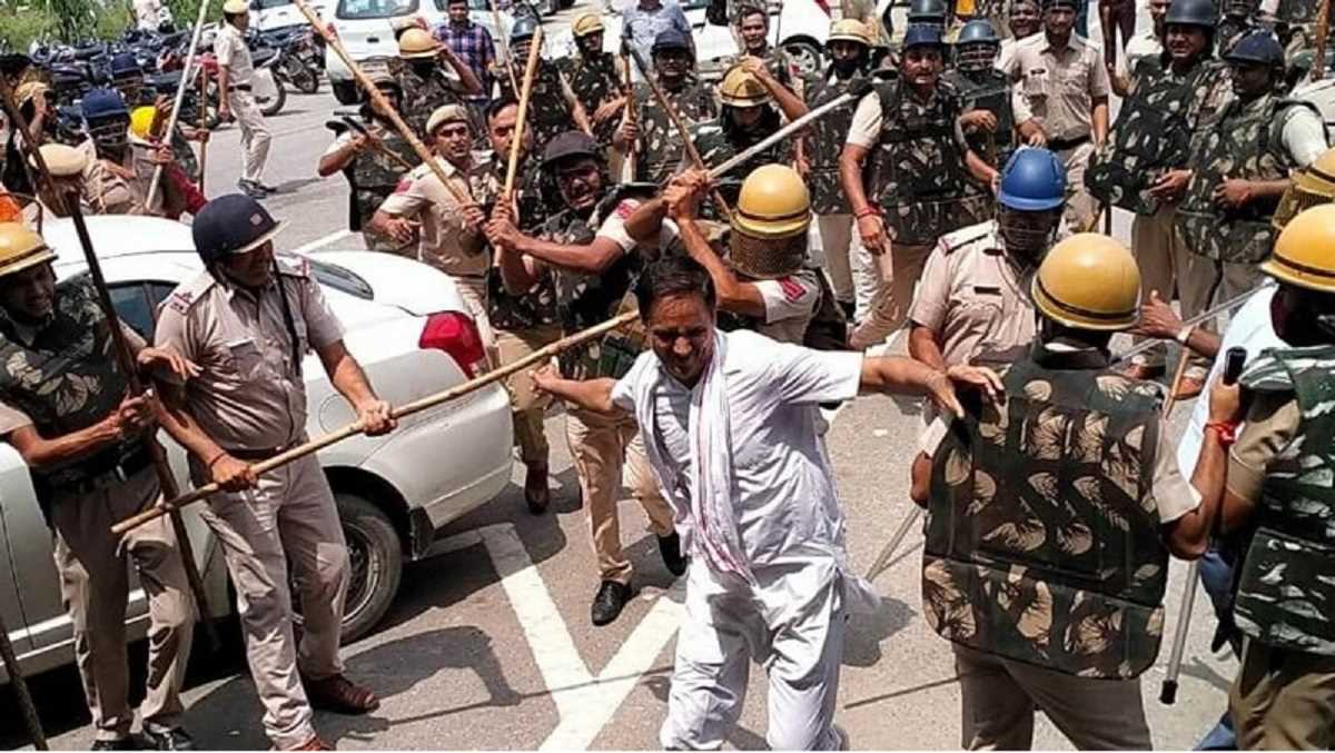 बिहार में वन कैंडिडेट-वन रिजल्ट की मांग को लेकर जबरदस्त प्रदर्शन, पुलिस ने भांजी लाठियां